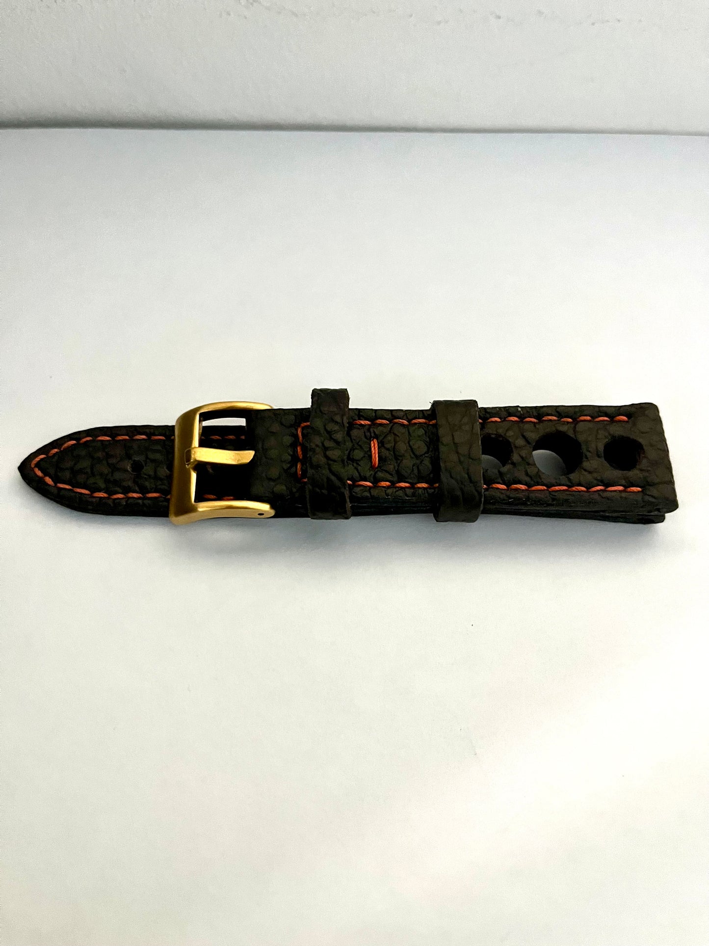 vista laterale compatta Cinturino RACING in Pelle Nera con Cuciture Arancio