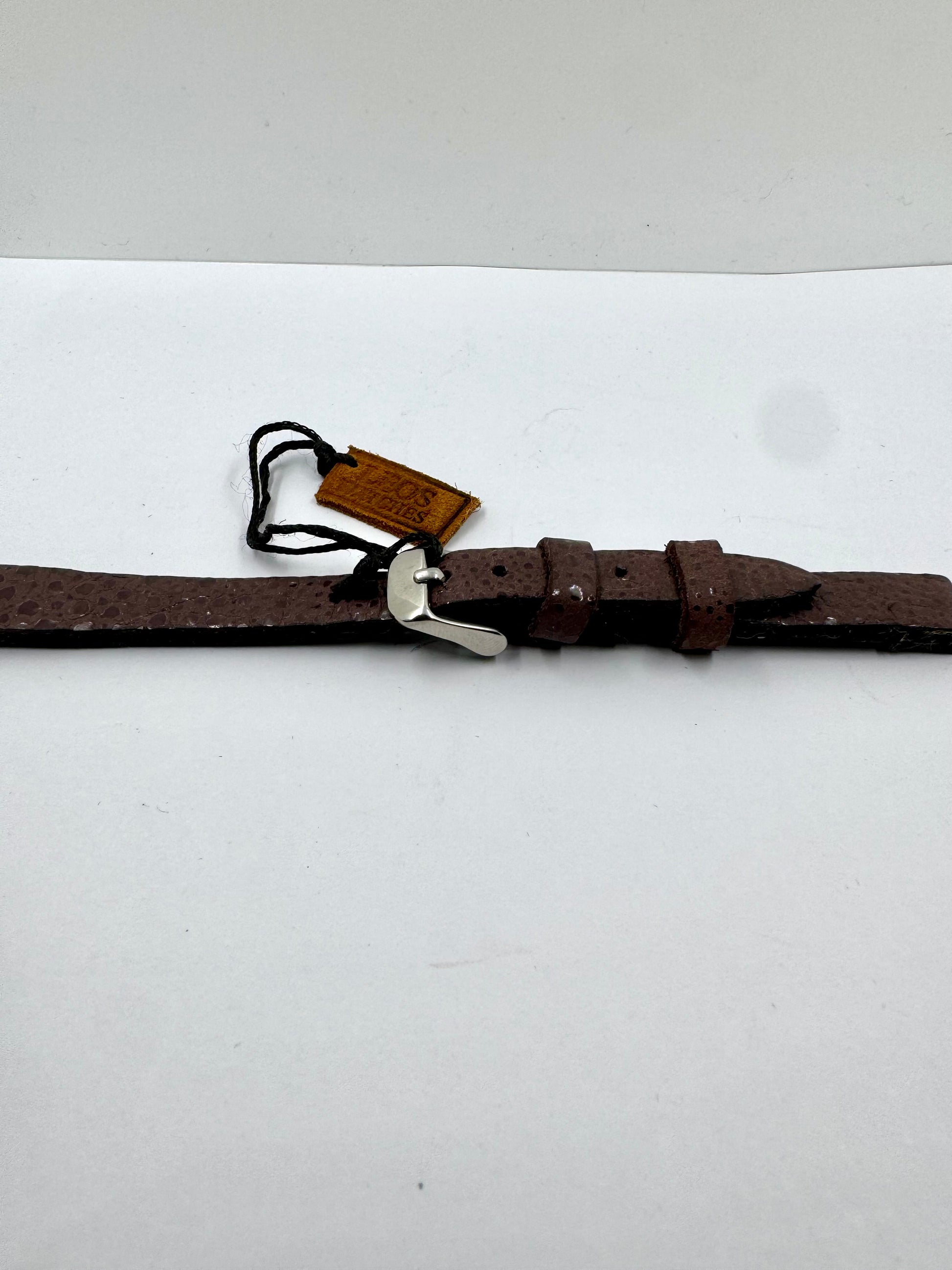 Vista laterale da steso del Cinturino Artigianale in Pelle Porpora Stampa Serpente Brillante 12mm