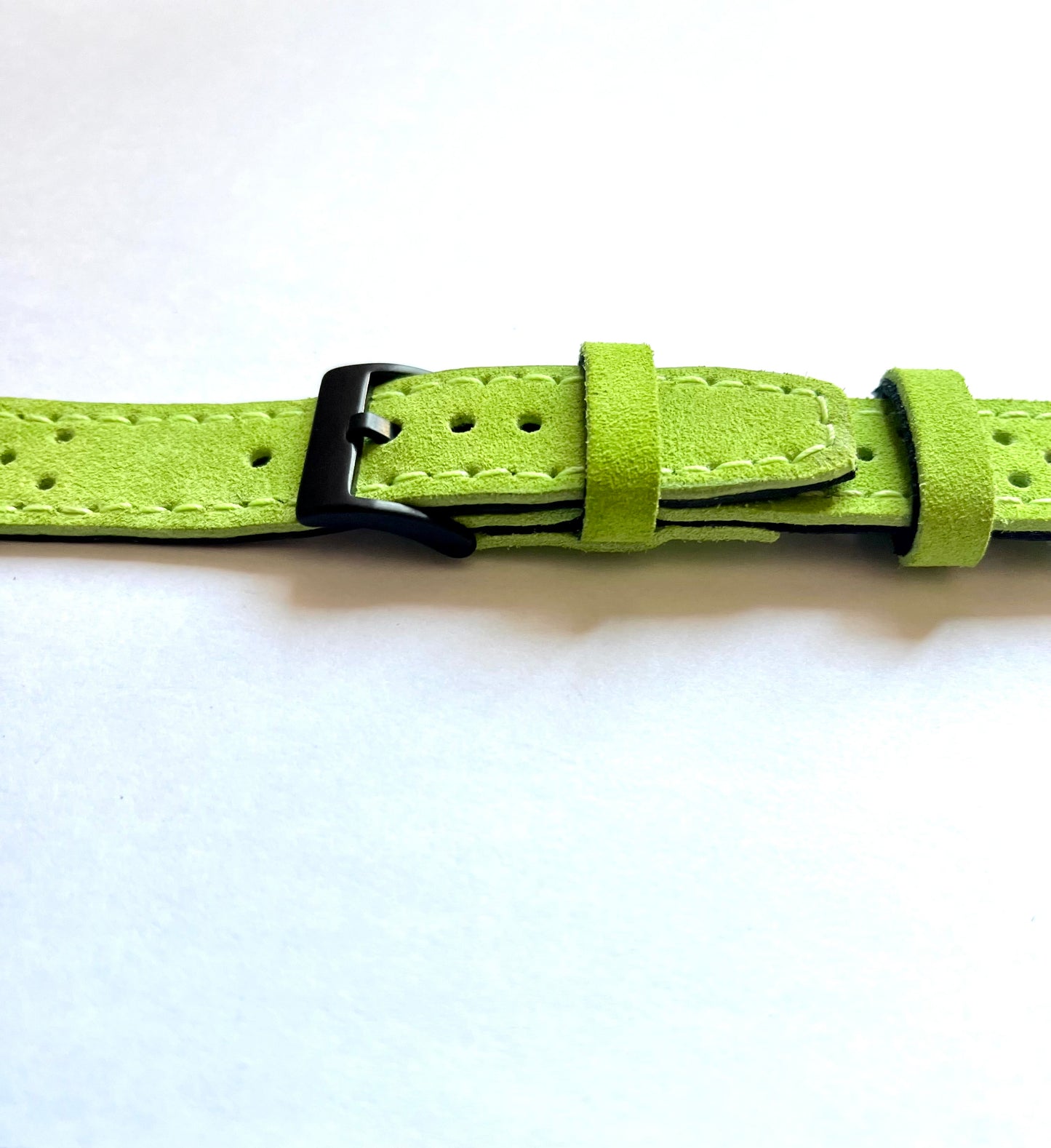 dettaglio chiusura Cinturino per Apple Watch PILOT in pelle scamosciata verde