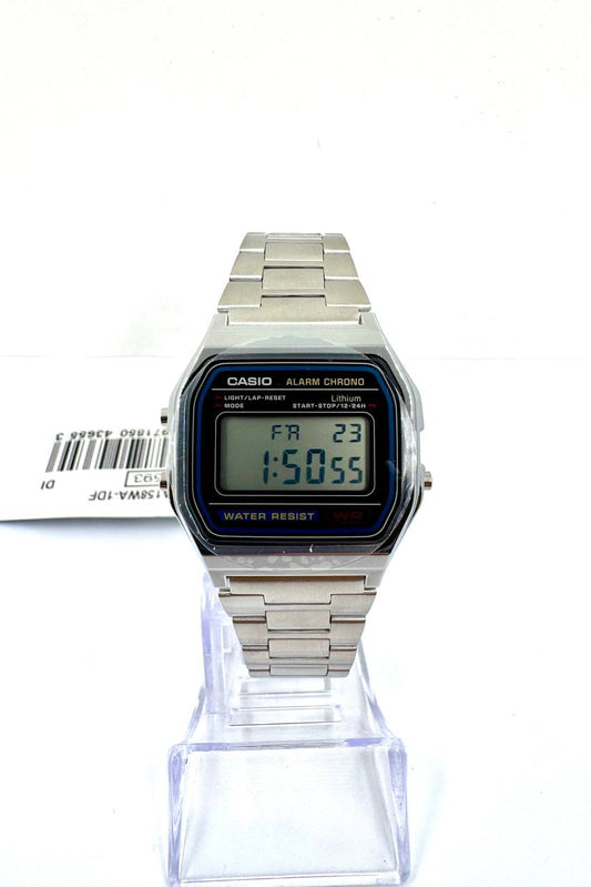 CASIO A-158W — Vista frontale completa con bracciale