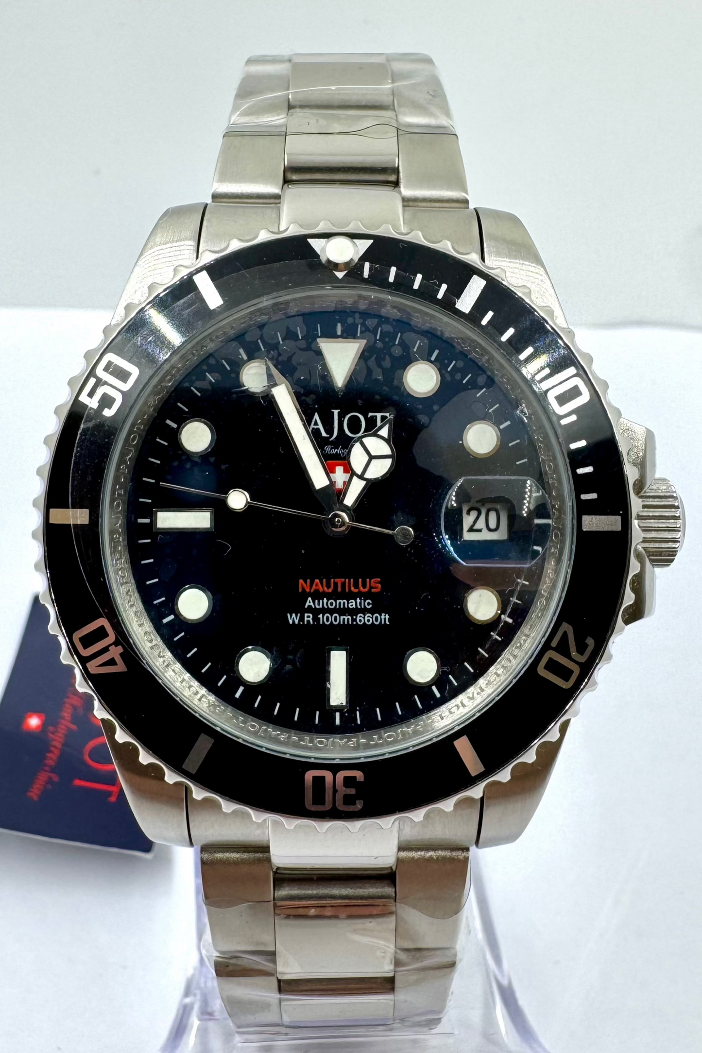 vista fontale da vicino del' orologio Pajot Nautilus PJ5801