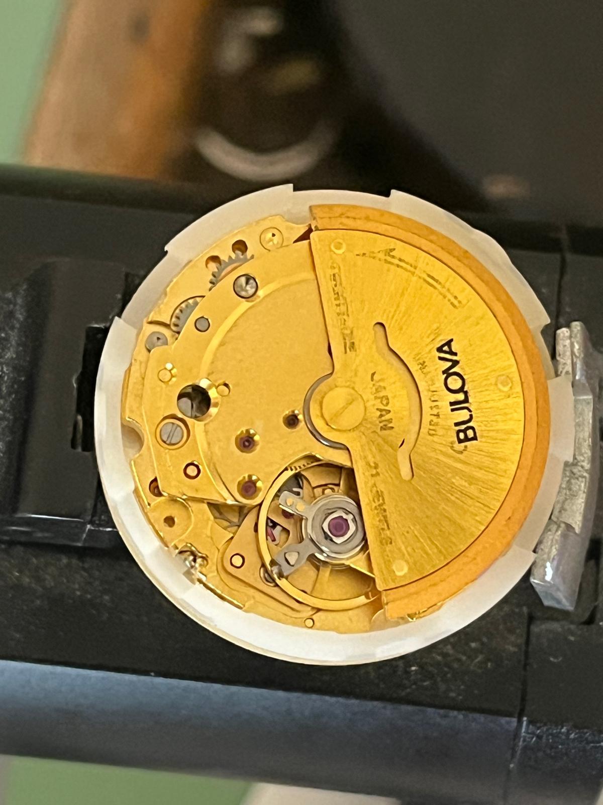 Bulova Calendar Automatic – 38 mm | Zeitschatz in exzellentem Zustand