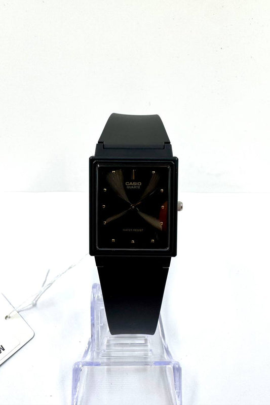 Casio MQ-38 — Vista posteriore con cinturino in gomma
