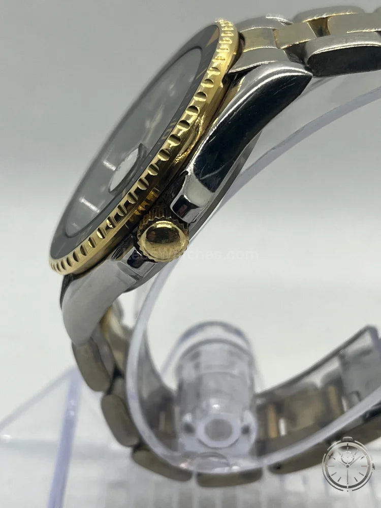 dettaglio corona orologio Bulova Trident Anni ‘80