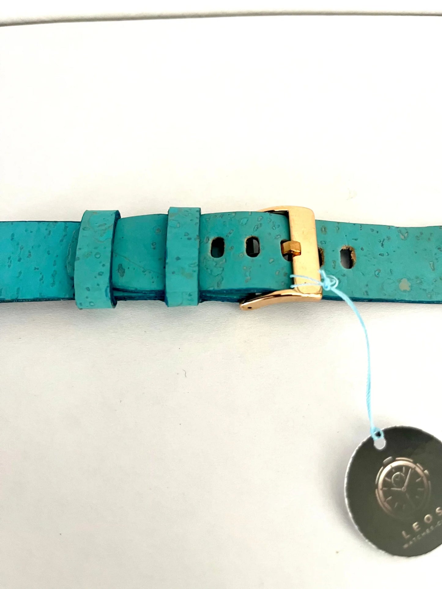 dettaglio chiusura Cinturino ESSENTIAL in Sughero Turchese con Interno in Cactus – 22mm