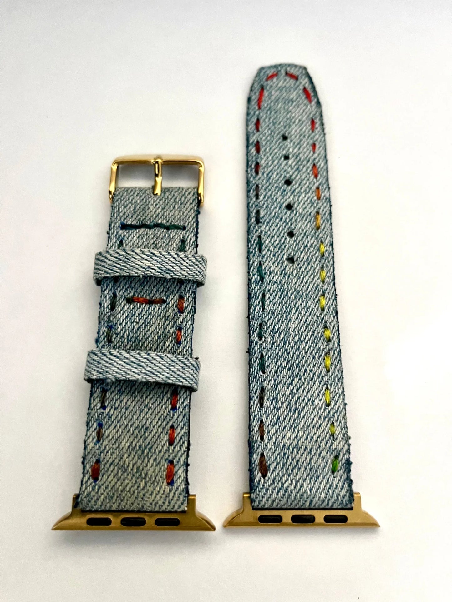 vista con adattatori apple watch Cinturino SPORT in Jeans Chiaro Cuciture Arcobaleno – Edizione PRIDE