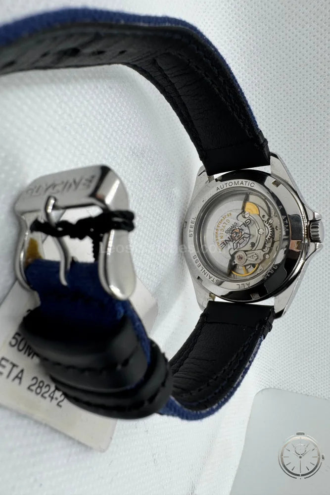 vista orologio Glycine Combat Automatic Ref. 3815 da steso con dettaglio fondello