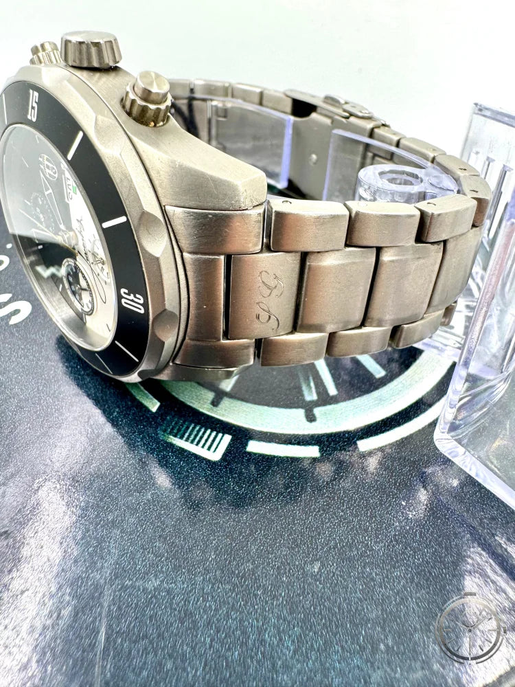 iniziali incise sul cinturino Orologio Juventus Titanium Cronografo Automatico Swiss Made