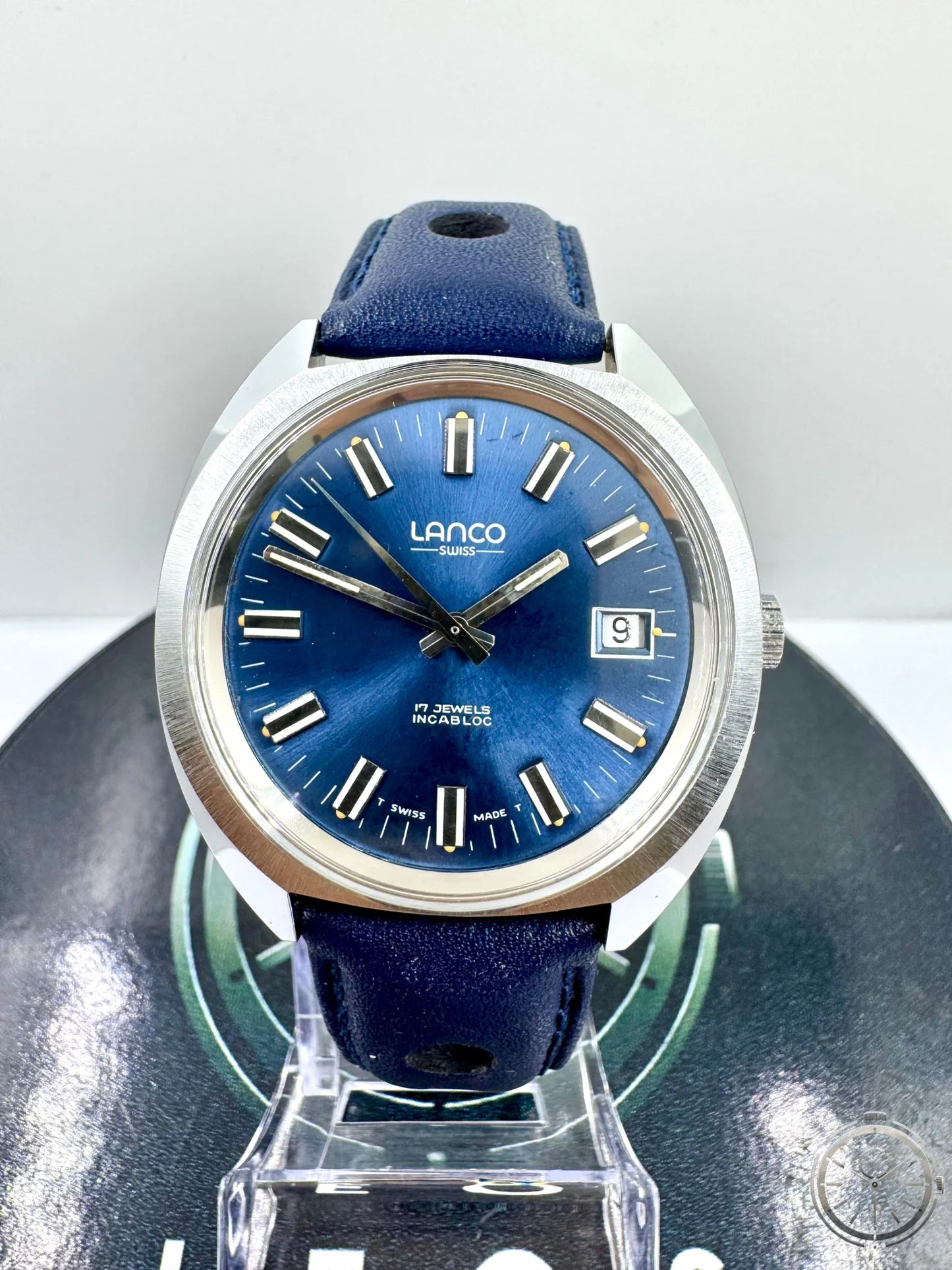 vista frontale su base LeosWatches orologio Lanco Ref. 14724 – Vintage a Carica Manuale