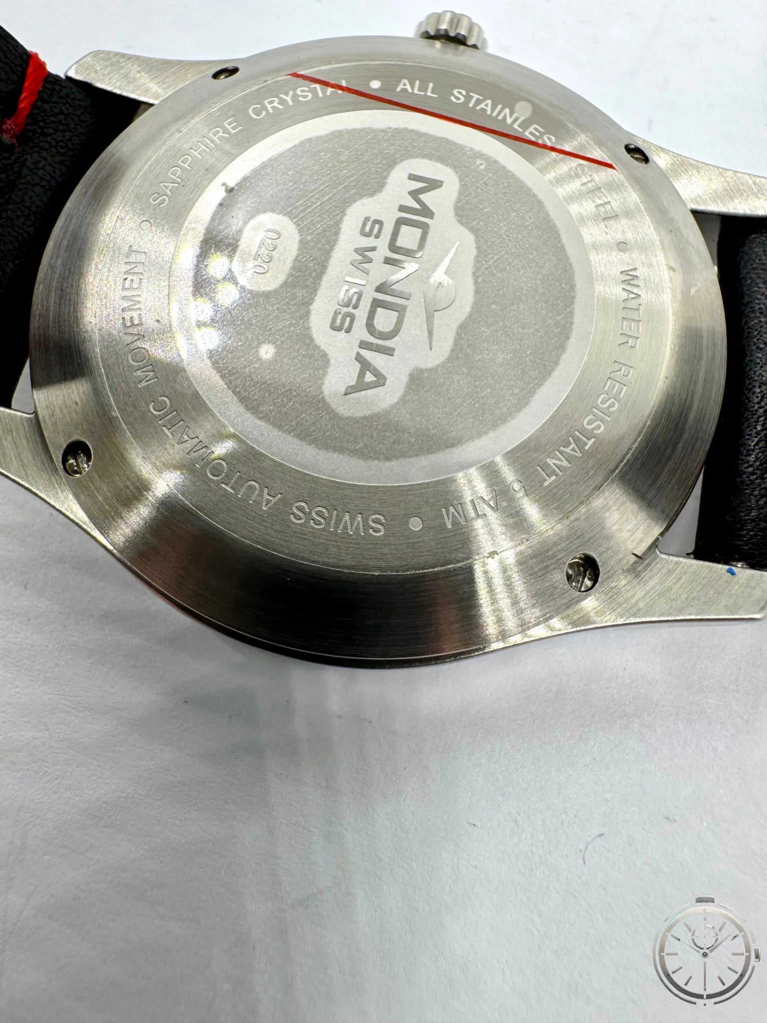 dettaglio fondello orologio Mondia Swiss 0220 Automatic