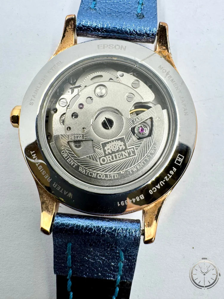 dettaglio fondello trasparente orologio ORIENT Automatic Open Heart Blue Moon