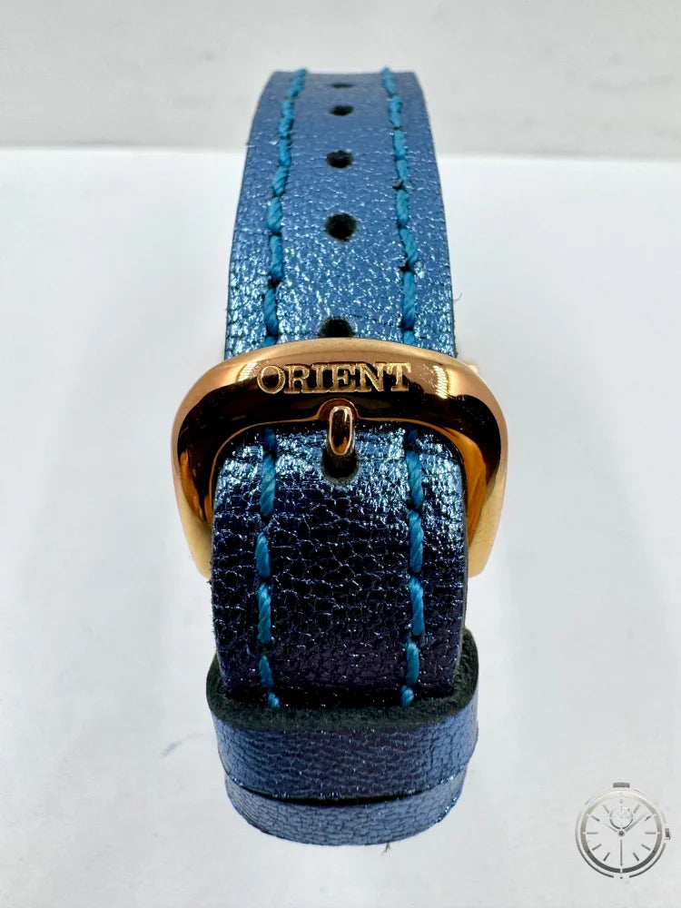 dettaglio fibbia logata orologio ORIENT Automatic Open Heart Blue Moon