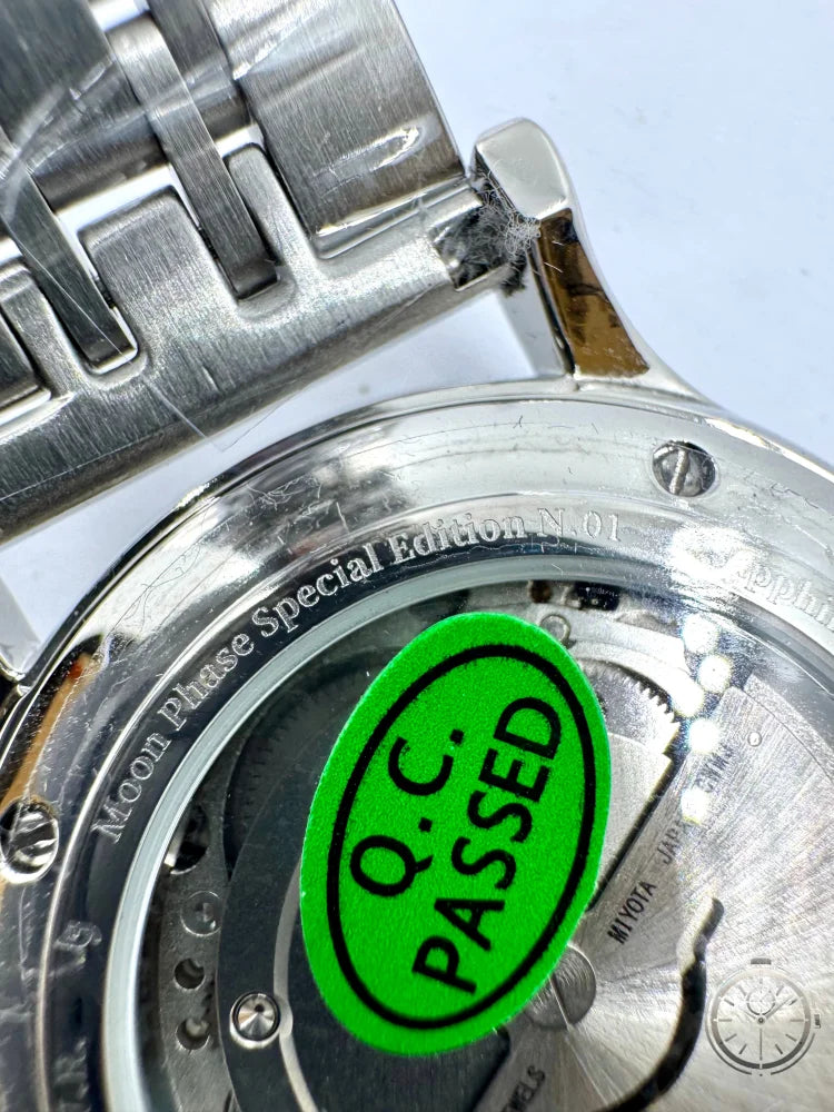 dettaglio incisione sul fondello orologio TecnoTempo Moon Phase Automatic numero 1