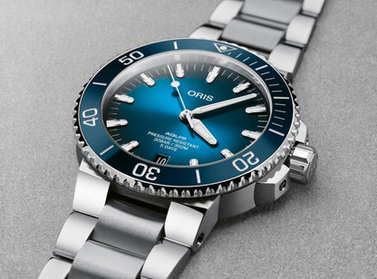 dettaglio cassa ORIS Aquis Date Calibre 400 blu