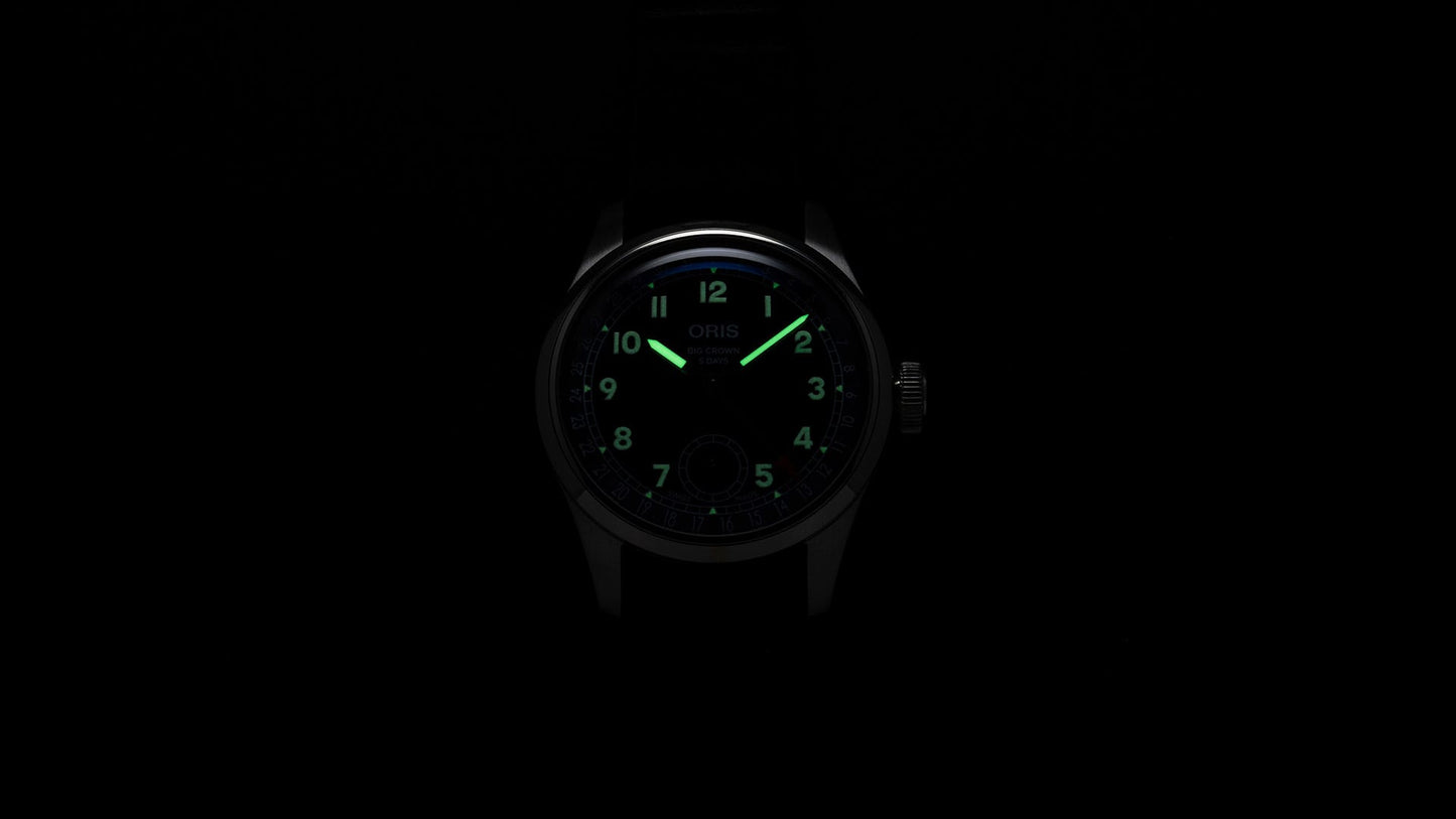 quadrante con indici e lancette illuminate al buio Oris Big Crown Pointer Date Calibre 403 