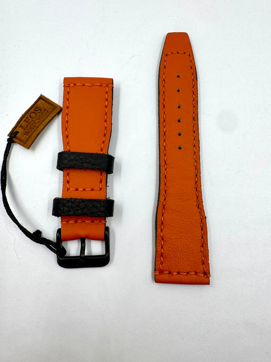 Vista frontale Cinturino Artigianale in Pelle Arancione con Dettagli Neri da 22mm