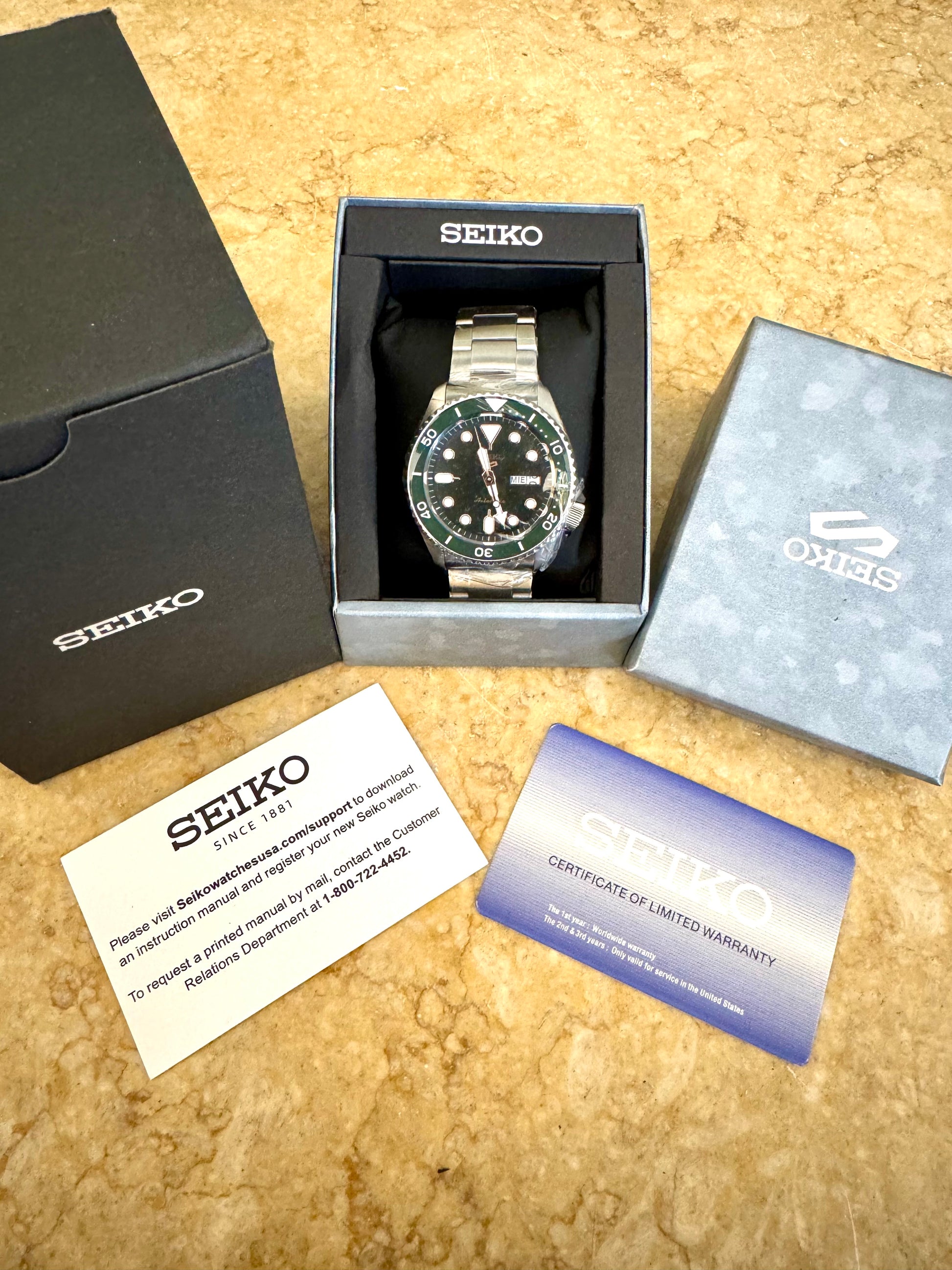 Vista del Full set dell'Orologio Seiko 5 Sports SRPD63K1
