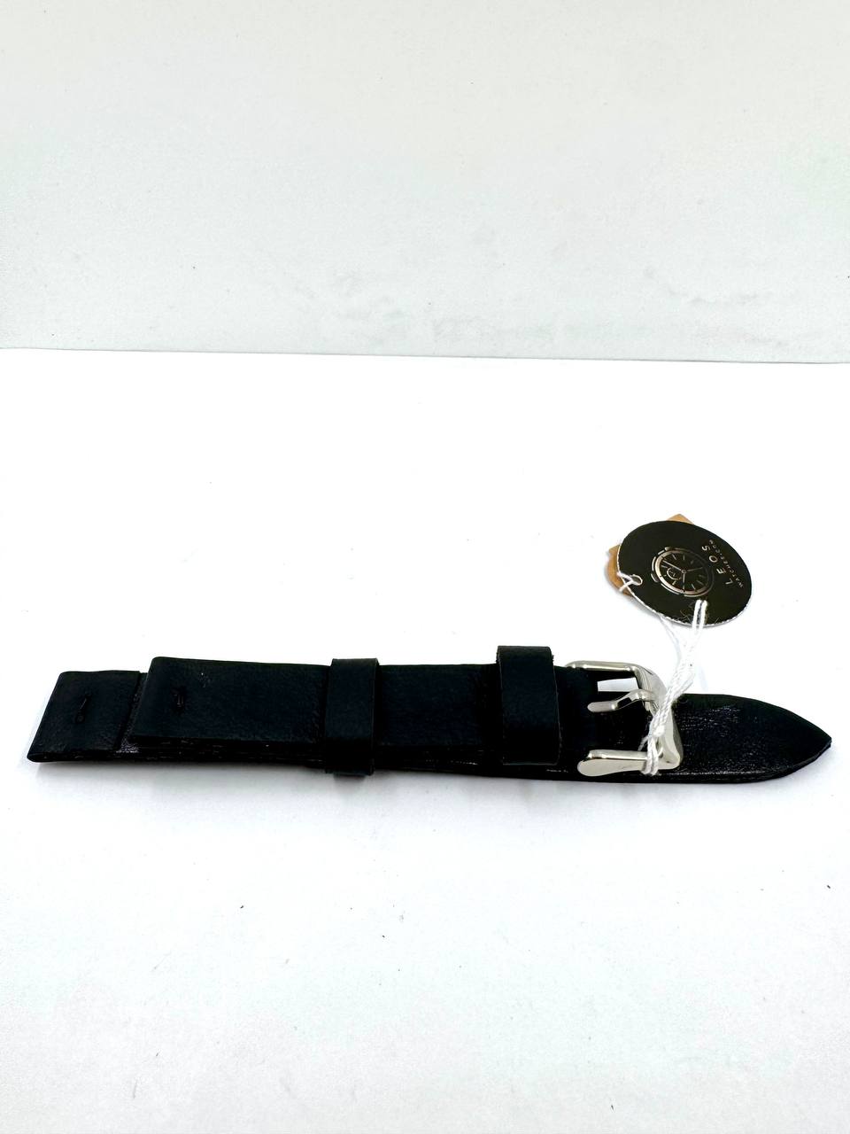 Cinturino Essential 14mm Vera Pelle Nera — Vista laterale con fibbia ad ardiglione argento