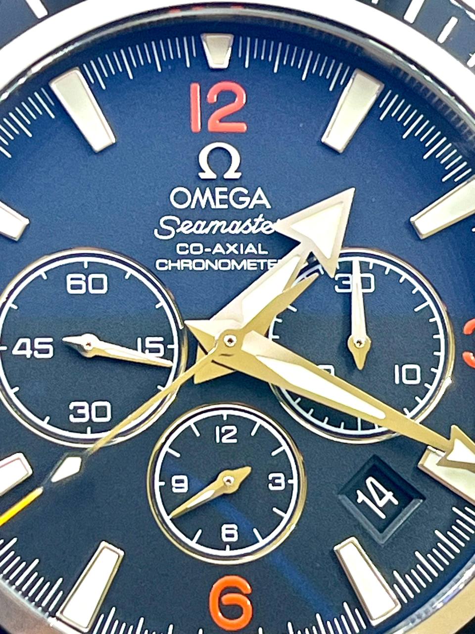 Omega Seamaster Planet Ocean 600M Chronograph 45.5 mm — Dettaglio data e contatori