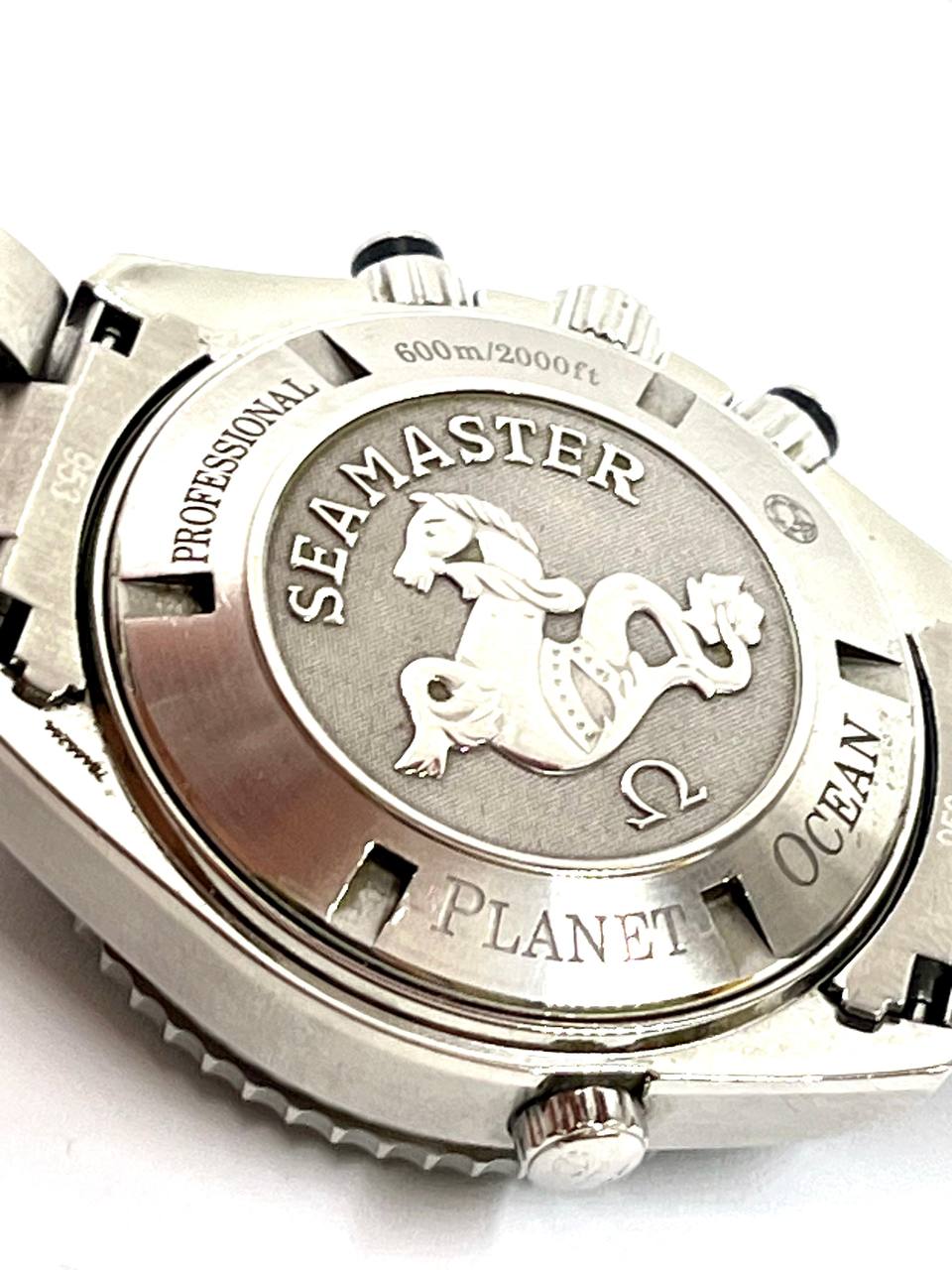 Omega Seamaster Planet Ocean 600M Chronograph 45.5 mm — Dettaglio fibbia logata Omega