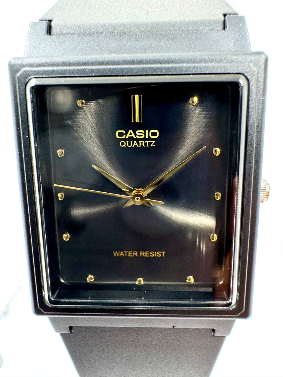 Casio MQ-38 — Dettaglio quadrante e corona
