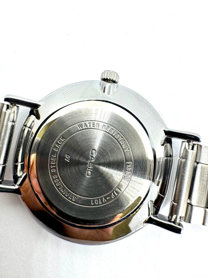 Casio LTP-VT01D-4B2UDF - Vista completa orologio donna