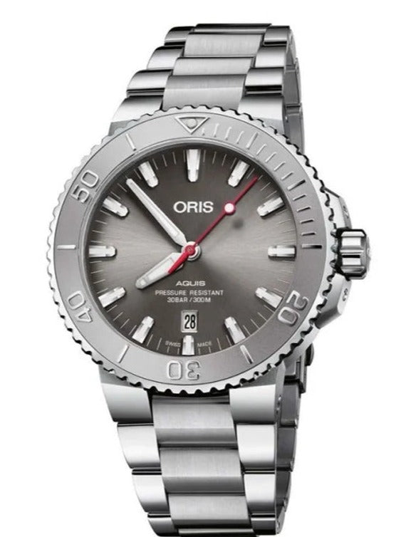 vista frontale Oris Aquis Date Relief bracciale in acciaio