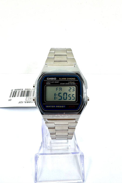 CASIO A-158W — Vista frontale completa con bracciale