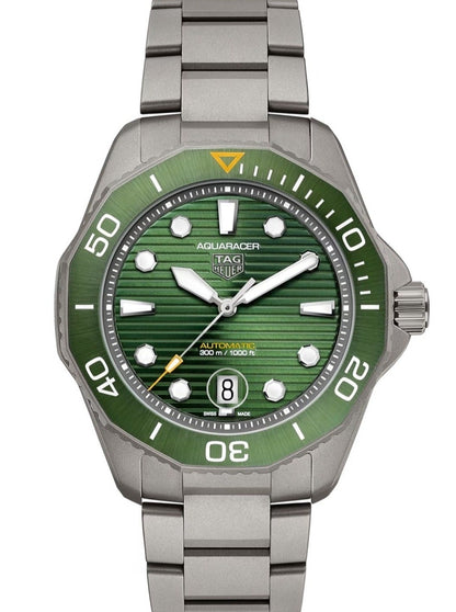 vista frontale quadrante verde TAG Heuer Aquaracer Calibre 5