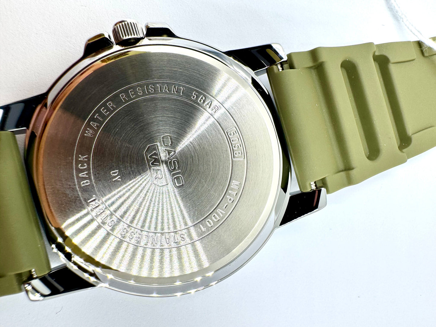 Casio MTP-VD01-3E — Quadrante Nero Cinturino Verde Militare