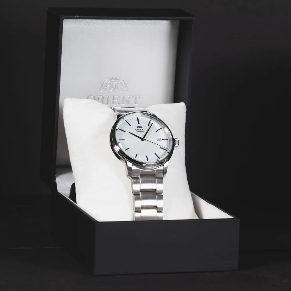 vista in cofanetto originale Contemporary Stylish Maestro watch con quadrante bianco