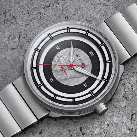 Gravithin Focuscope Silver Cosmo — Vista frontale con bracciale in acciaio