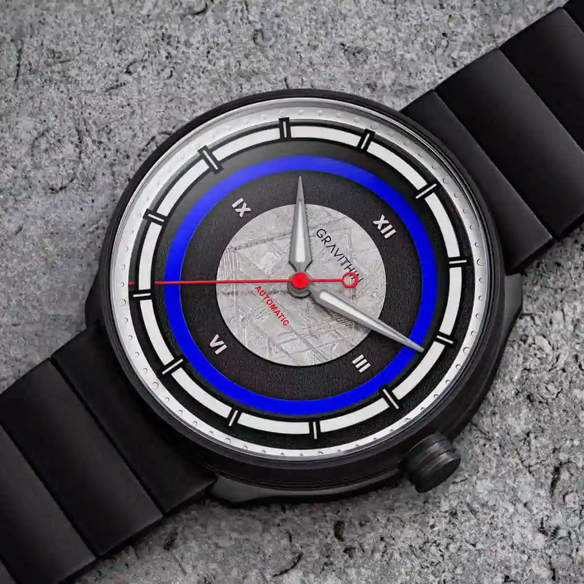 Gravithin Focuscope Blue Cosmo — Vista frontale con bracciale in acciaio