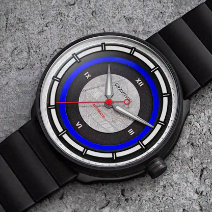 Gravithin Focuscope Blue Cosmo — Vista frontale con bracciale in acciaio