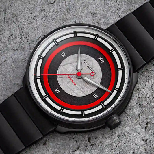 Gravithin Focuscope Red Cosmo — Vista frontale con bracciale in acciaio