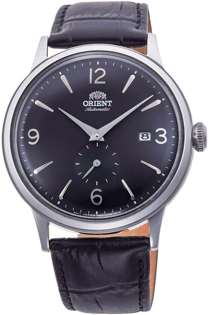 vista frontale ORIENT Classic Bambino Small Seconds quadrante nero