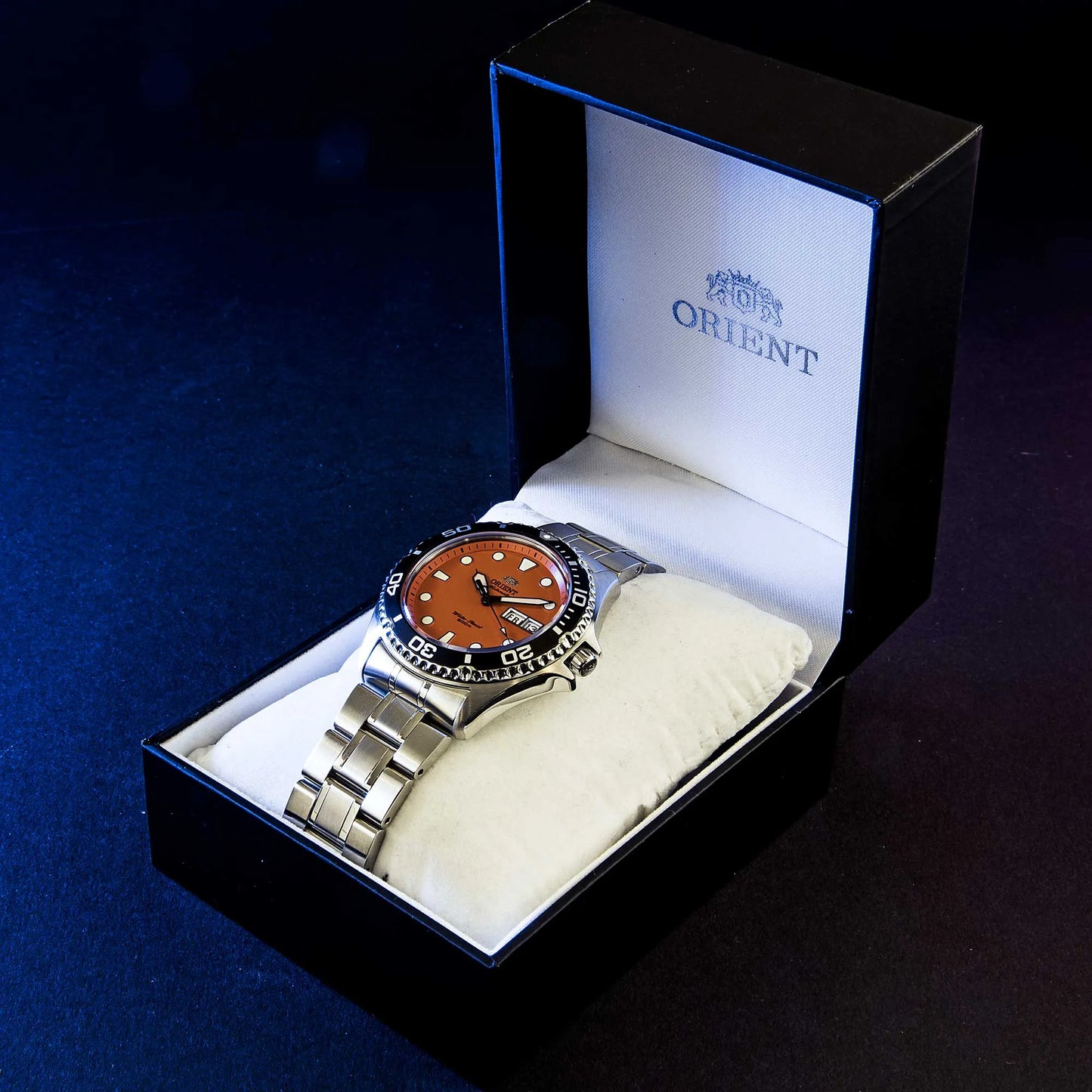 ORIENT Sport Mako 2 & Ray 2 watch con quadrante arancione nella sua confezione originale