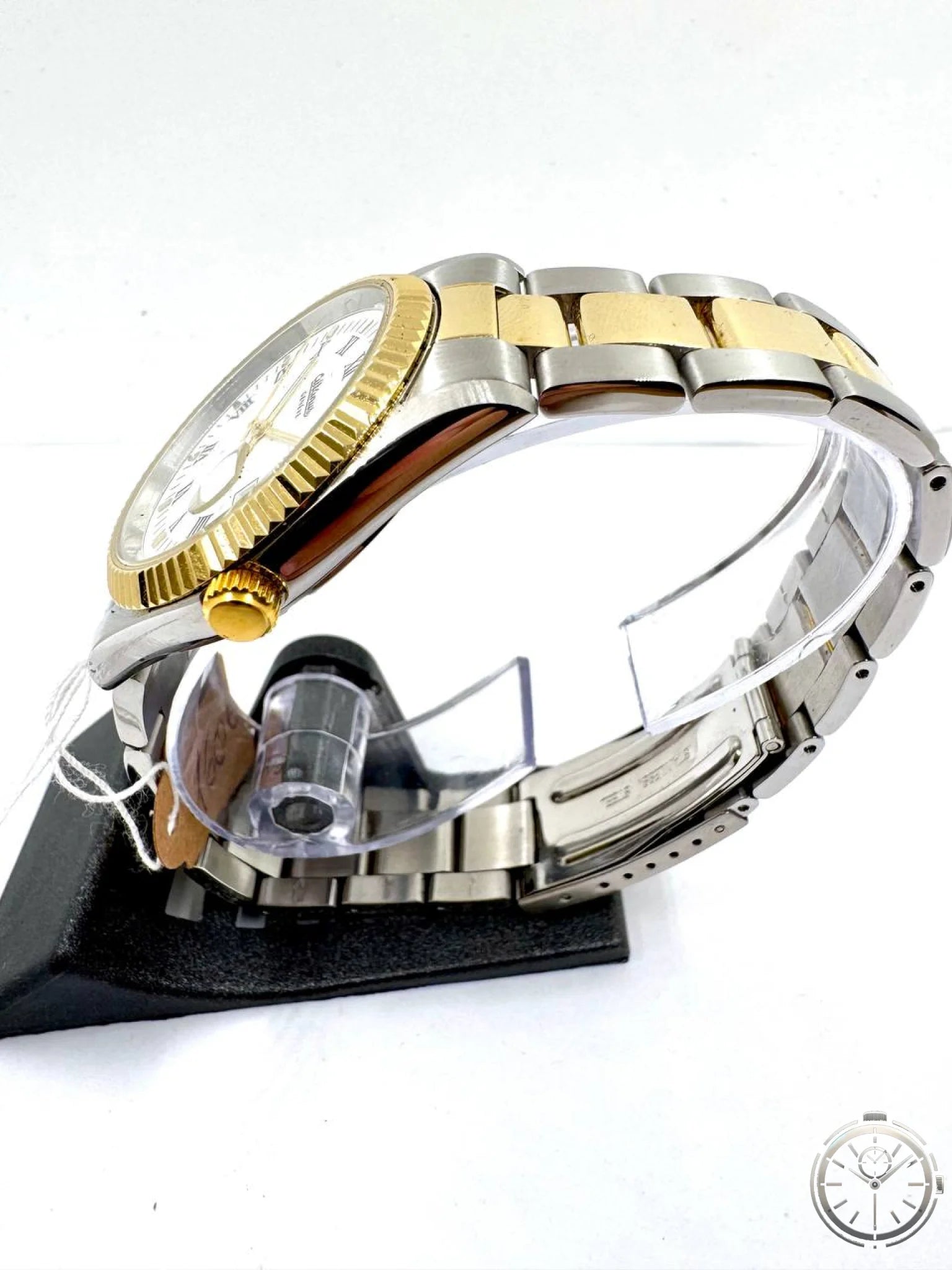 Altanus Genève 7616 Quartz Bicolor — Vista laterale destra con corona a vite dorata e profilo cassa 8mm