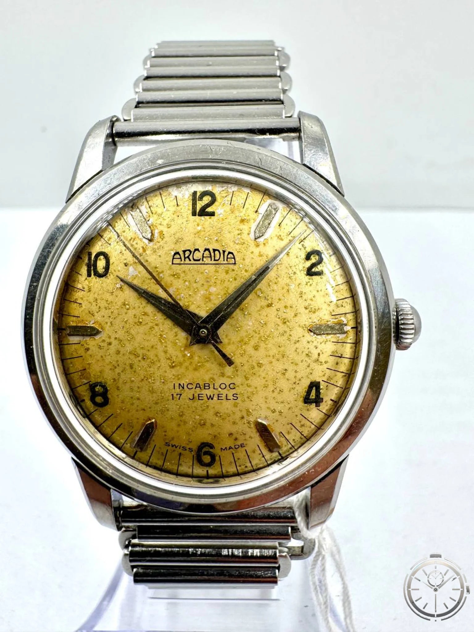 Arcadia Vintage Swiss Made — Dettaglio quadrante miele con patina tropicale INCABLOC 17 JEWELS SWISS MADE