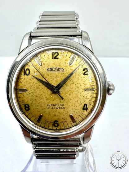 Arcadia Vintage Swiss Made — Dettaglio quadrante miele con patina tropicale INCABLOC 17 JEWELS SWISS MADE