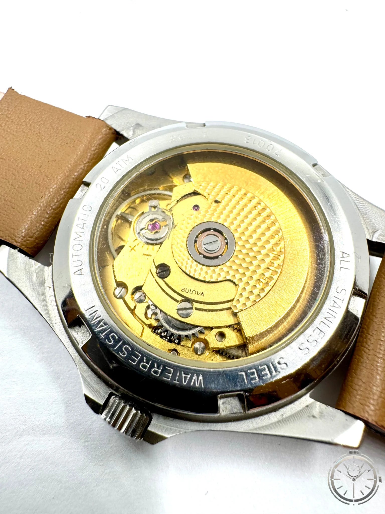 dettaglio zoom fondello dell'orologio Bulova Automatic 7001 A703 – Swiss Made 34 mm