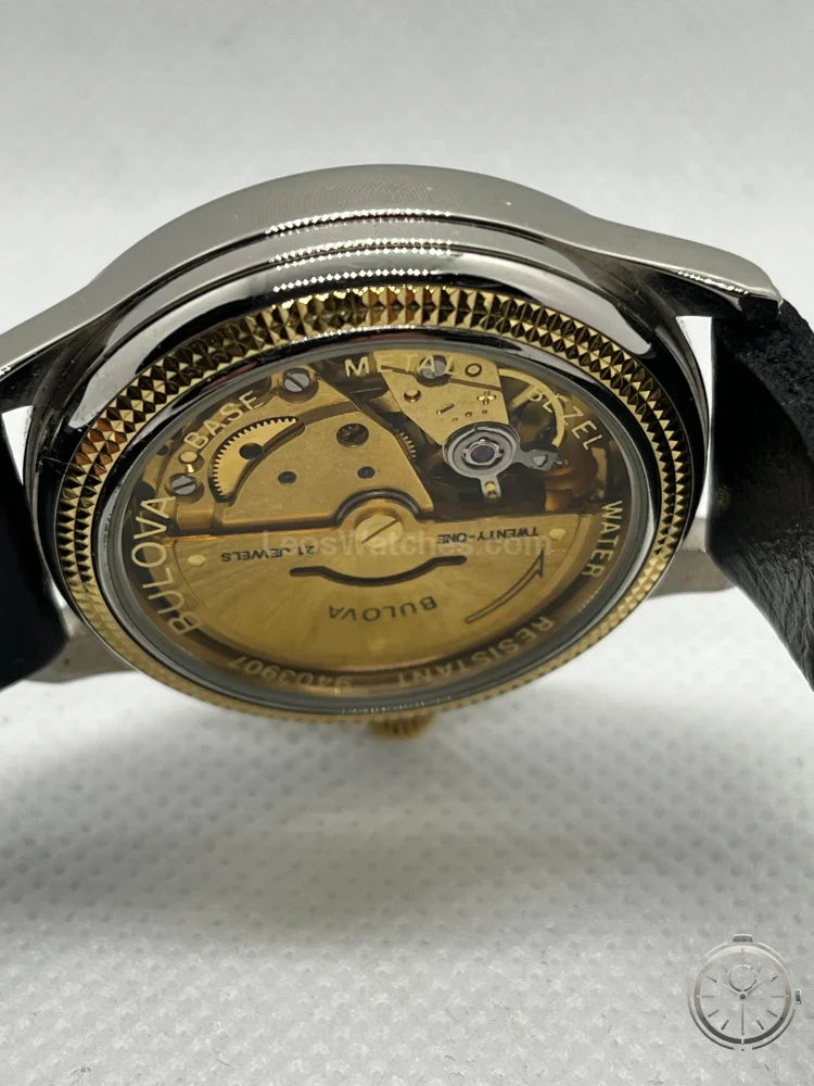 dettaglio fondello orologio Bulova Automatic Vintage