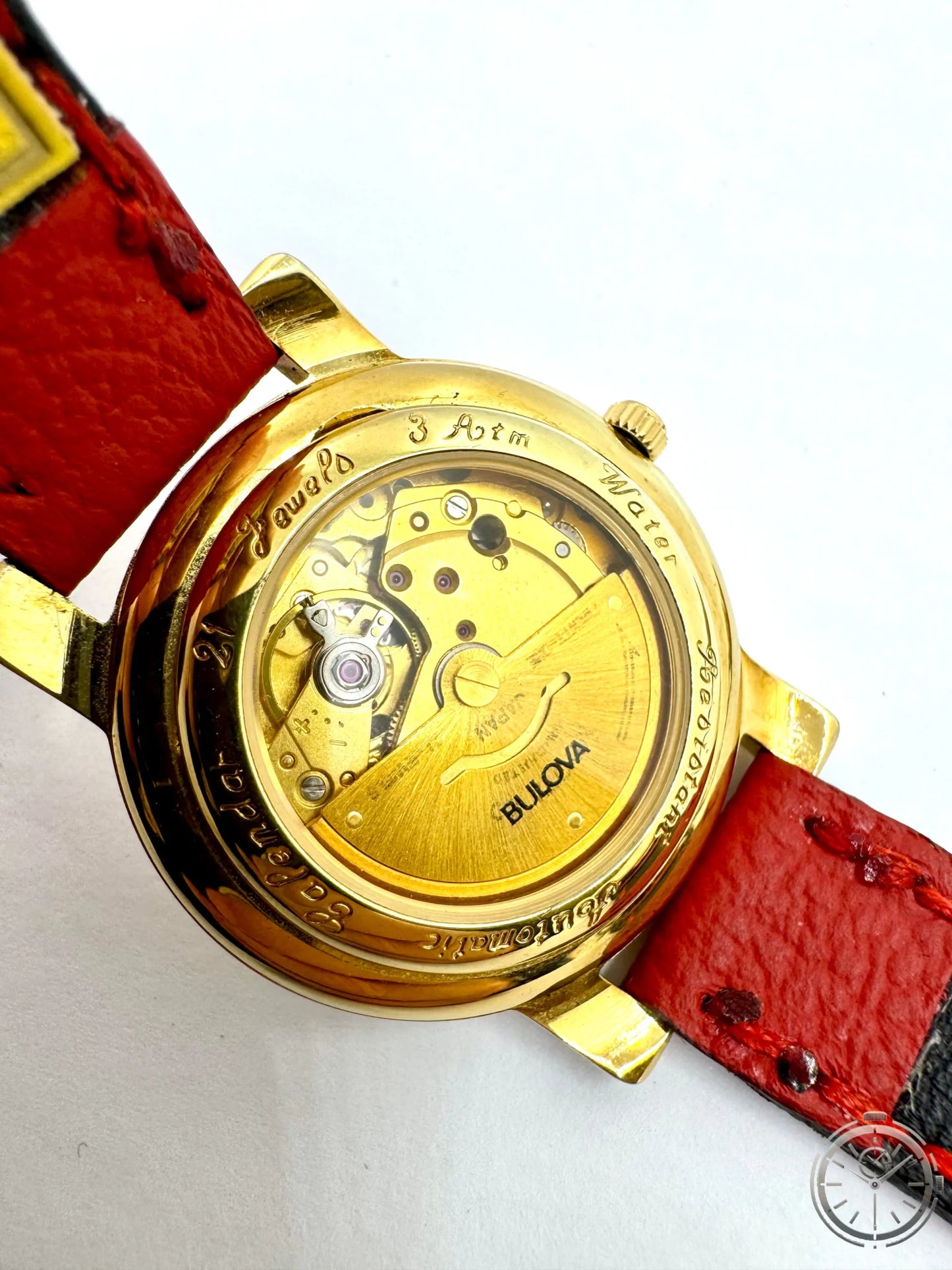 dettaglio fondello trasparente orologio Bulova Calendar Automatic con cassa da 38 mm