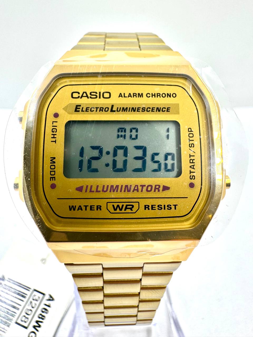 Casio A168WG-9 Vintage Gold — Dettaglio display digitale LCD Illuminator Water Resist