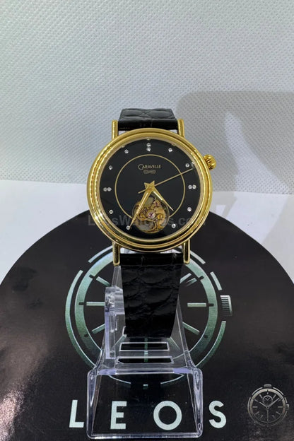 vista frontale Orologio Caravelle Open Heart