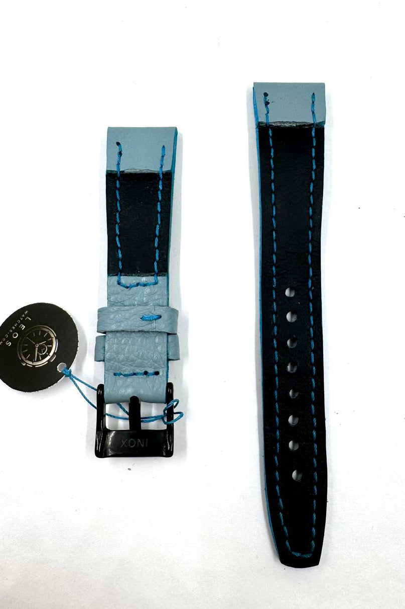 Cinturino Artigianale Classic 21mm — Pelle Celeste con Interno Nero e Fibbia Nera PVD — Vista posteriore interno nero con cuciture blu