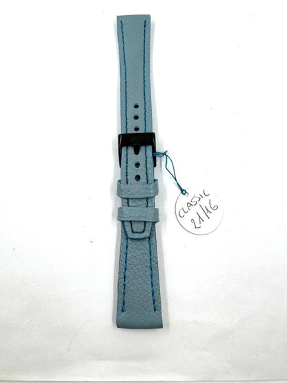 Cinturino Artigianale Classic 21mm — Pelle Celeste con Interno Nero e Fibbia Nera PVD — Vista completa con tag LeosWatches