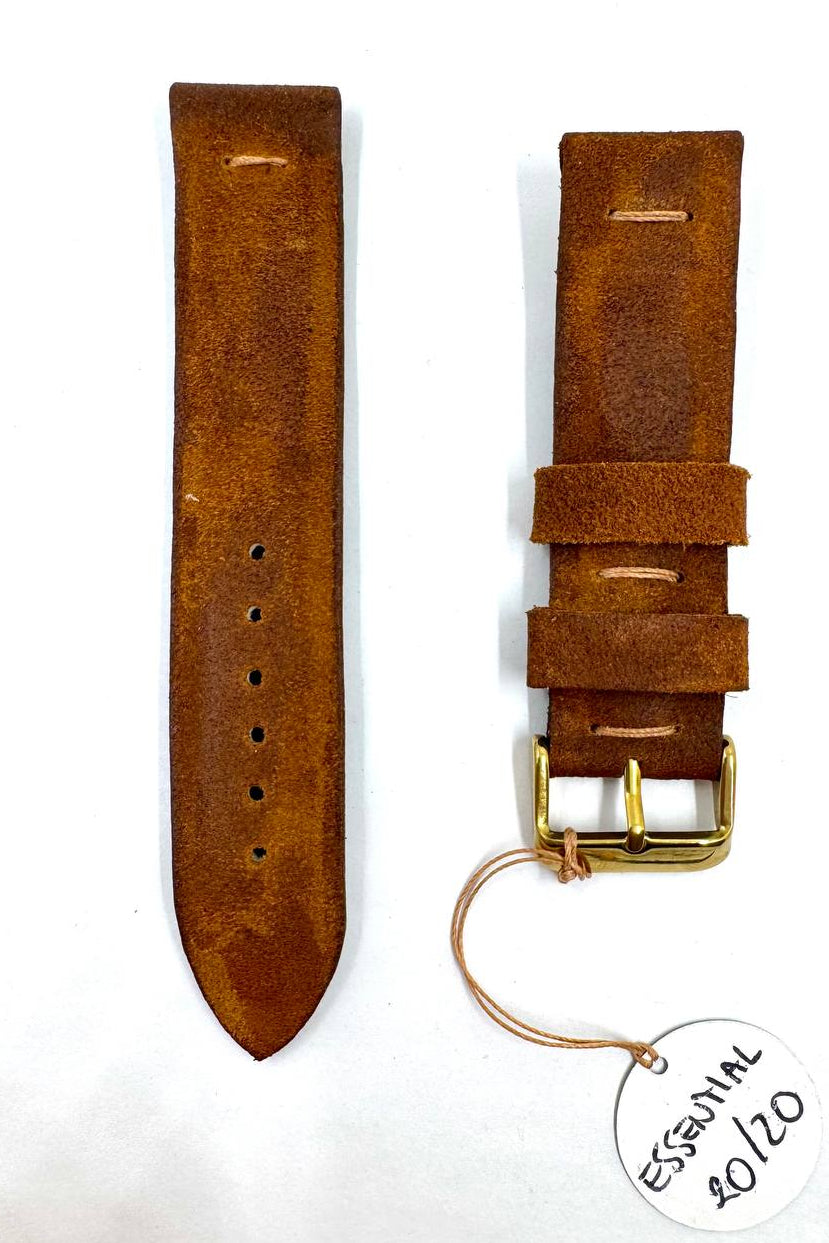 Cinturino Artigianale Essential 20mm — Vera Pelle Scamosciata Cognac con Interno Nero e Fibbia Ottone — Vista frontale esterno scamosciato cognac e fibbia ottone dorato