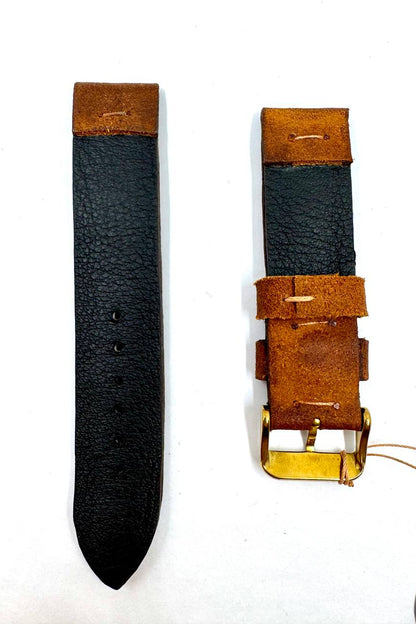 Cinturino Artigianale Essential 20mm — Vera Pelle Scamosciata Cognac con Interno Nero e Fibbia Ottone — Vista posteriore interno vera pelle nera liscia