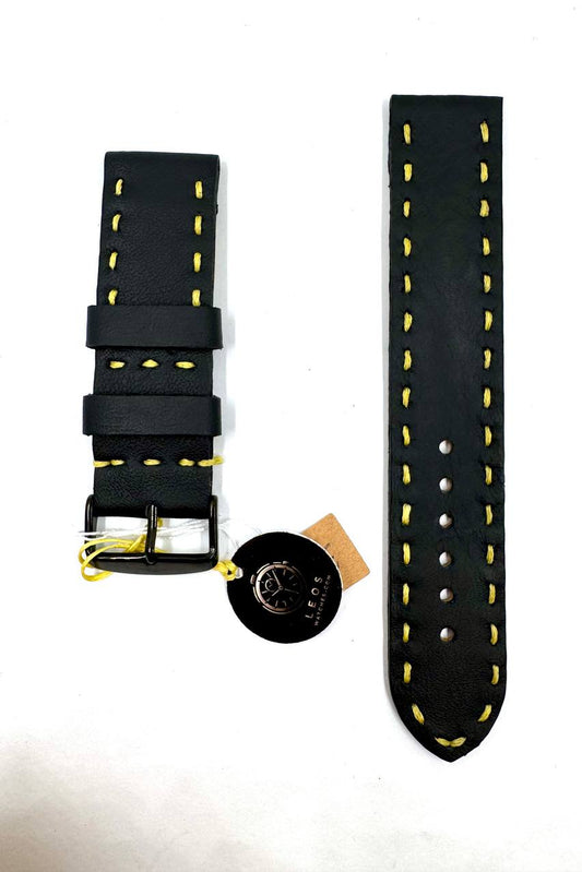 Cinturino Artigianale Sport 24mm — Vera Pelle Nera con Interno Cuoio Naturale e Cuciture Gialle — Vista frontale esterno nero con cuciture gialle e fibbia nera PVD